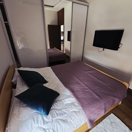 Golden Pine Lux 아파트 *