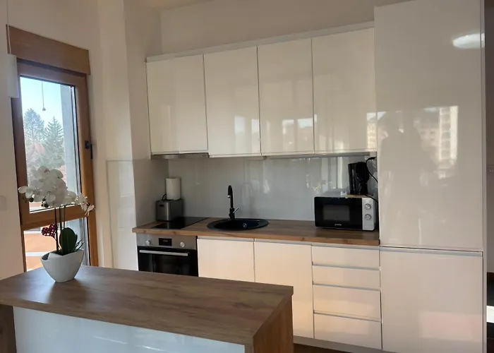 Golden Pine Lux Apartament *